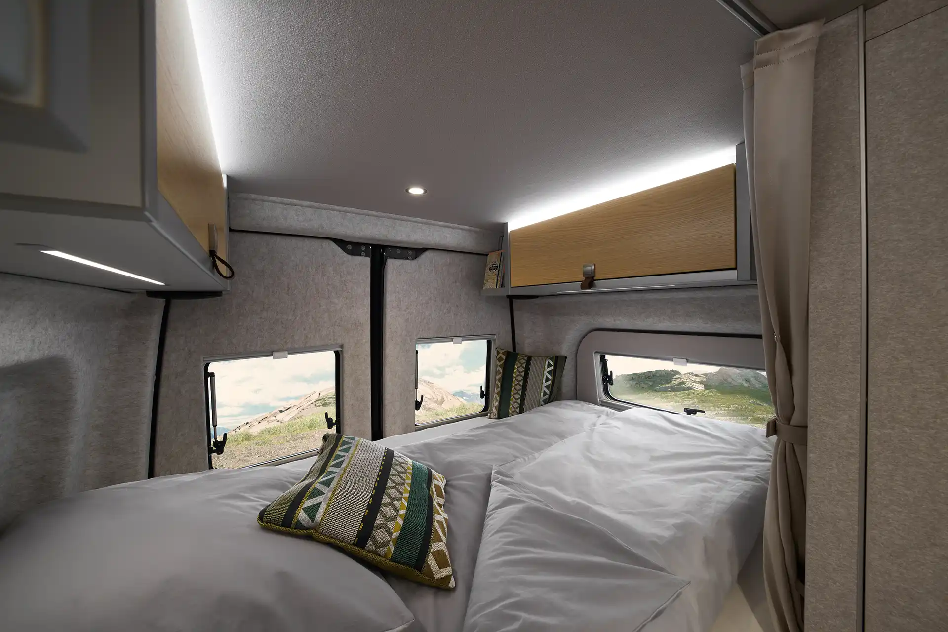 The decorative felt lining on the outer walls creates a cosy atmosphere in the sleeping area.