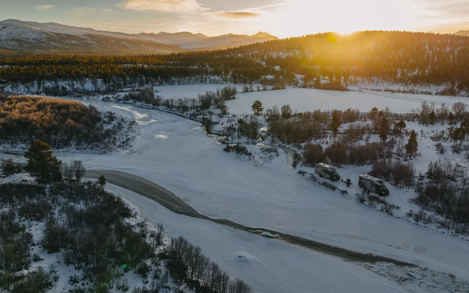 Flygvy över ett snölandskap